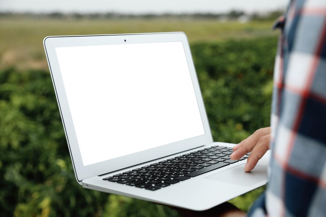 Laptop am Feld